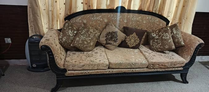 7 seater sofa with dewan and table for sale