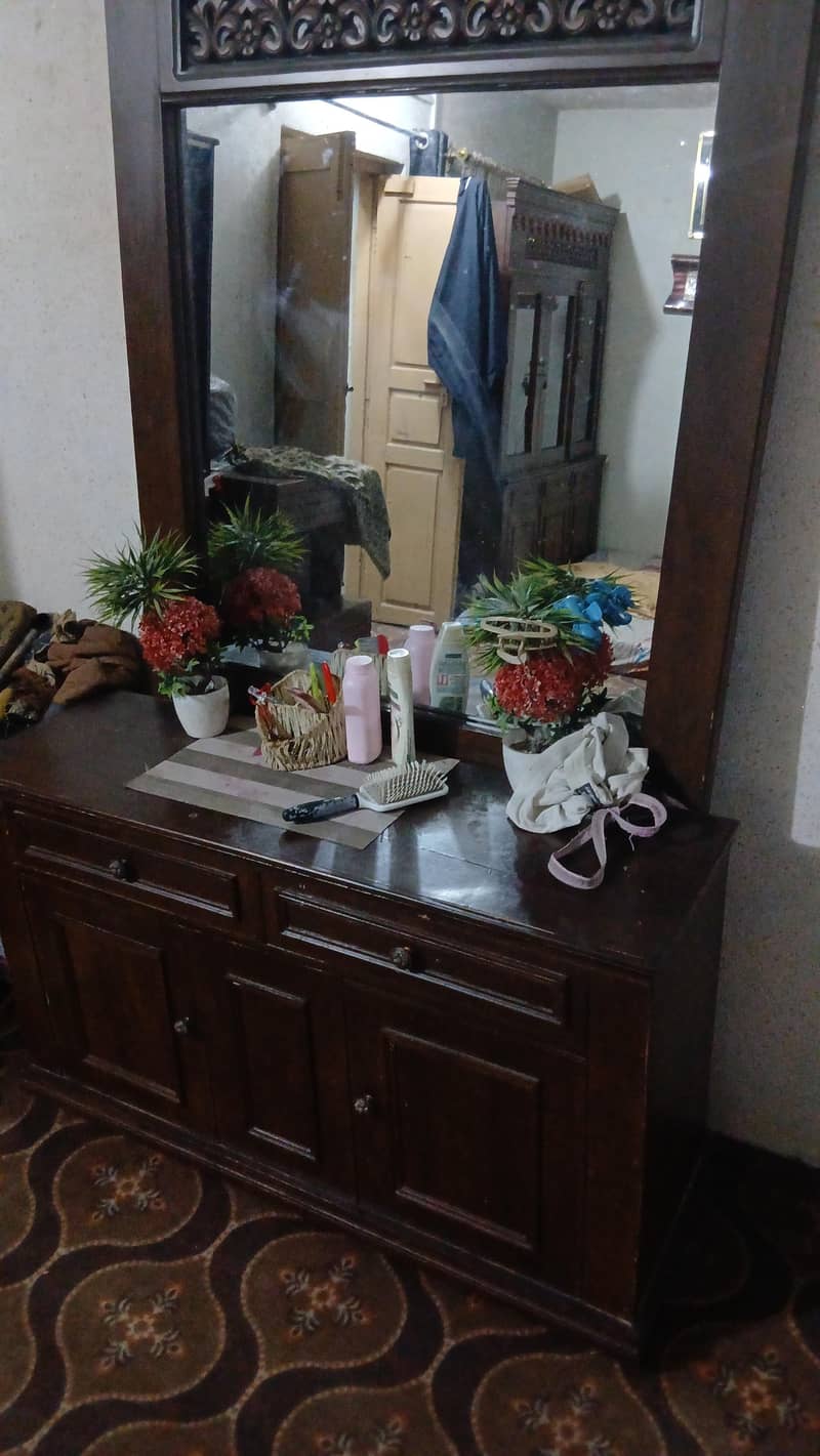 showcase and dressing 1