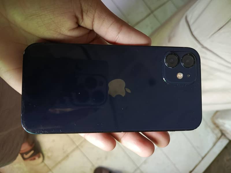 Apple iPhone 12 4