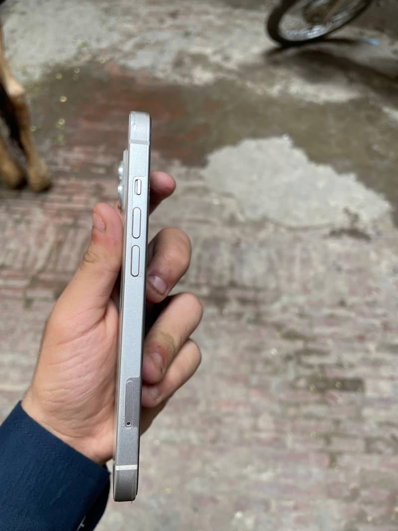 iPhone 13 JV 4