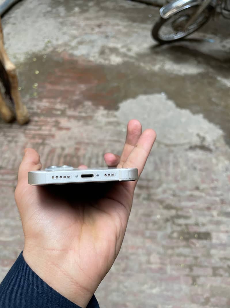 iPhone 13 JV 5