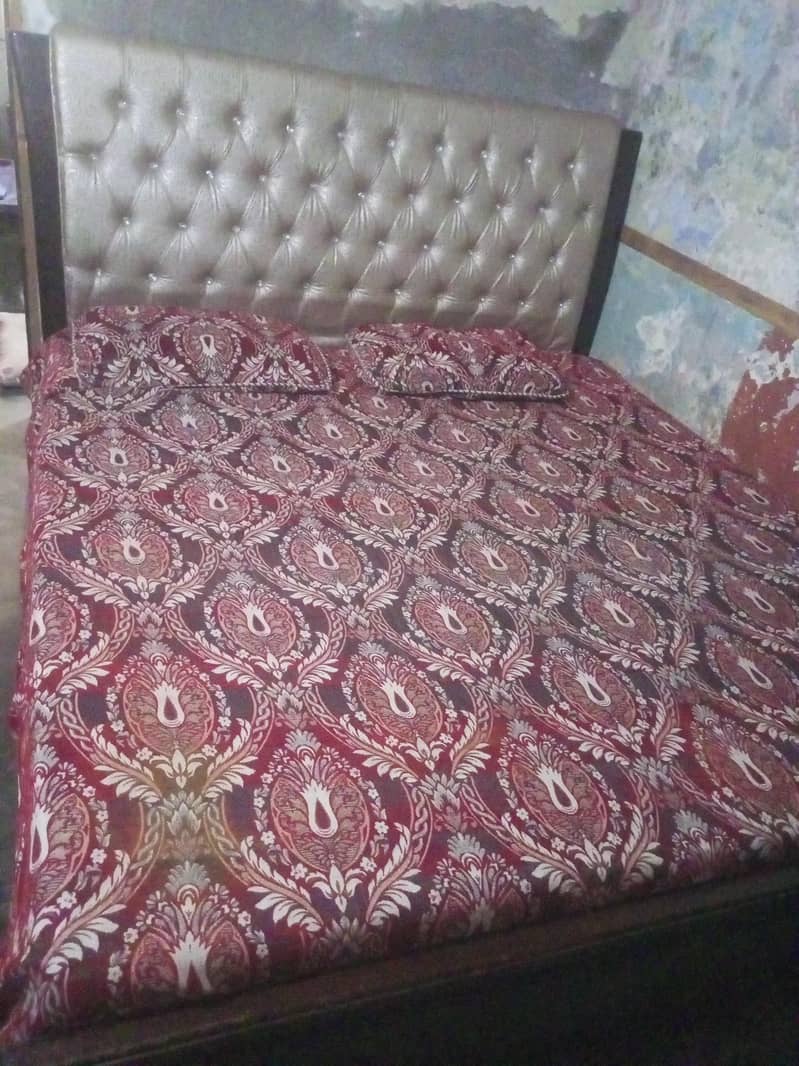 king size bed 0