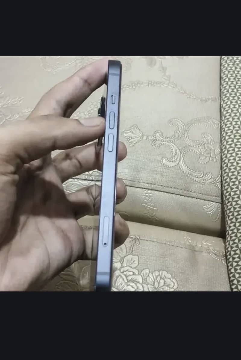Apple iPhone 13 2