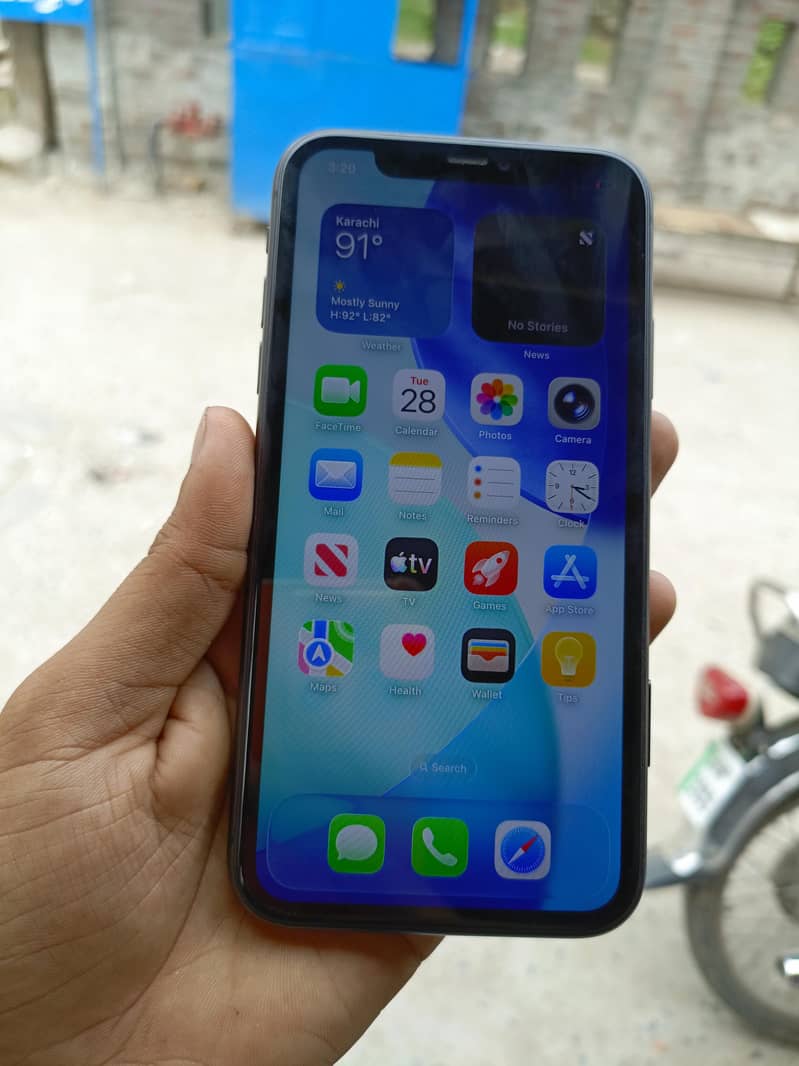 Apple iPhone 11 3