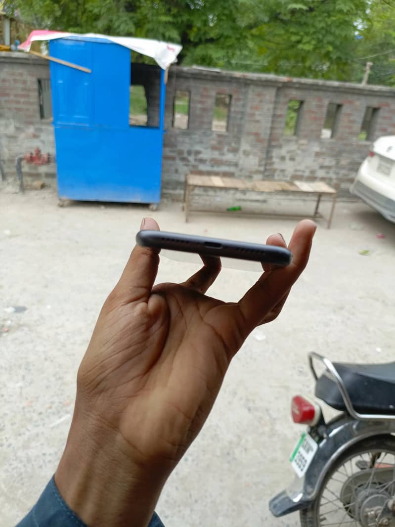 Apple iPhone 11 5