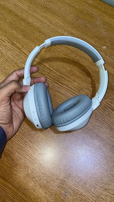 Wireless Bluetooth Over-Ear Headphones | Excellent Condition.