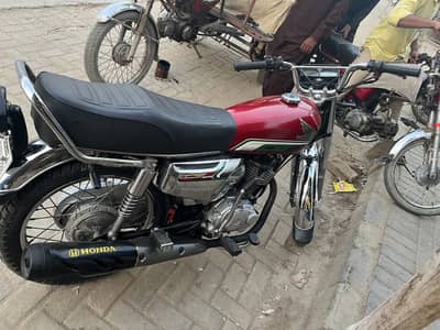 Honda self 125 all ok ducoments complete self bilkul ok hai batterynew