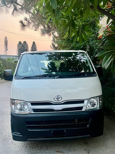 Toyota Hiace 2011