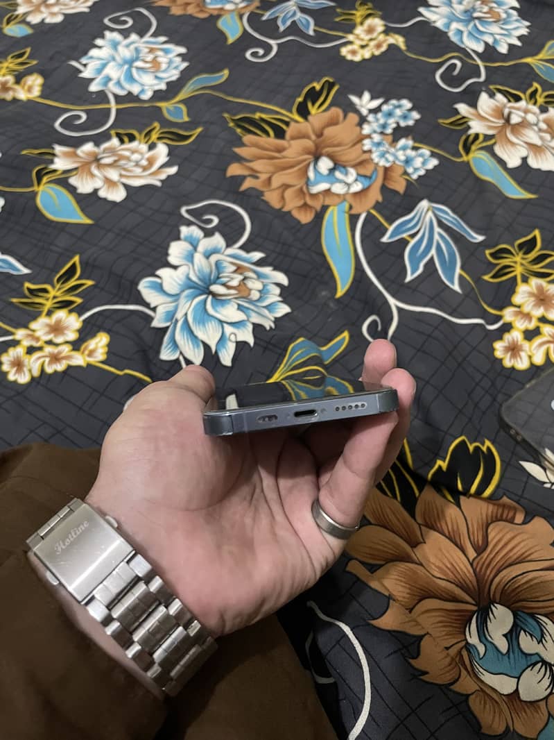 Apple iPhone 13 Pro 1