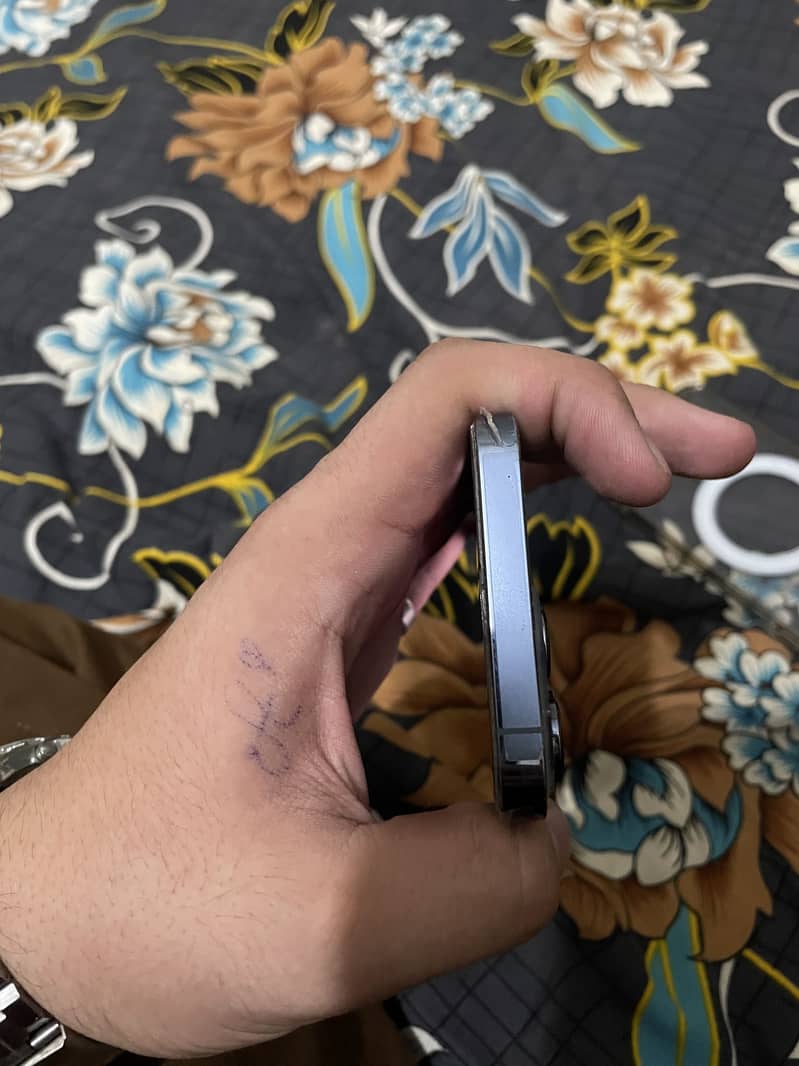 Apple iPhone 13 Pro 4