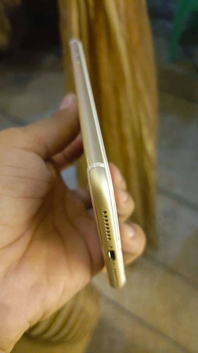 Apple iPhone 7 Plus 0