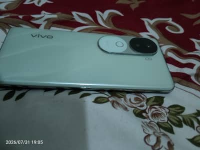 Vivo V40e 10/10 look like new box charger sath