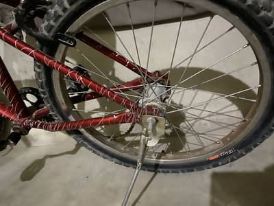 Cycle use me hai per new hai all ok hai bs string baring dalaga