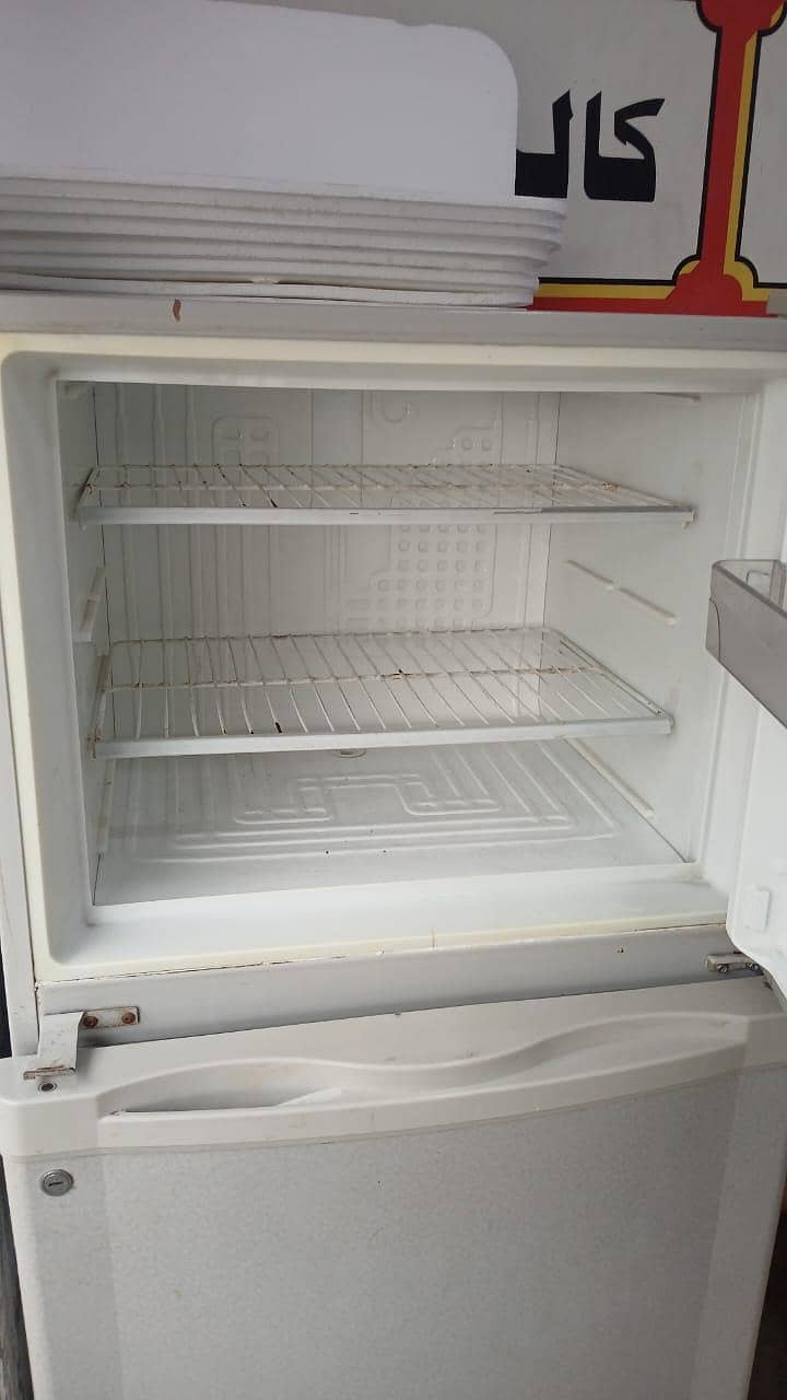 Refrigerator 0