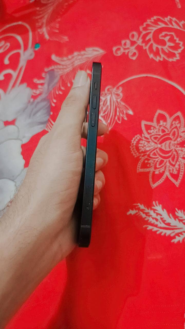 Apple iPhone 12 3
