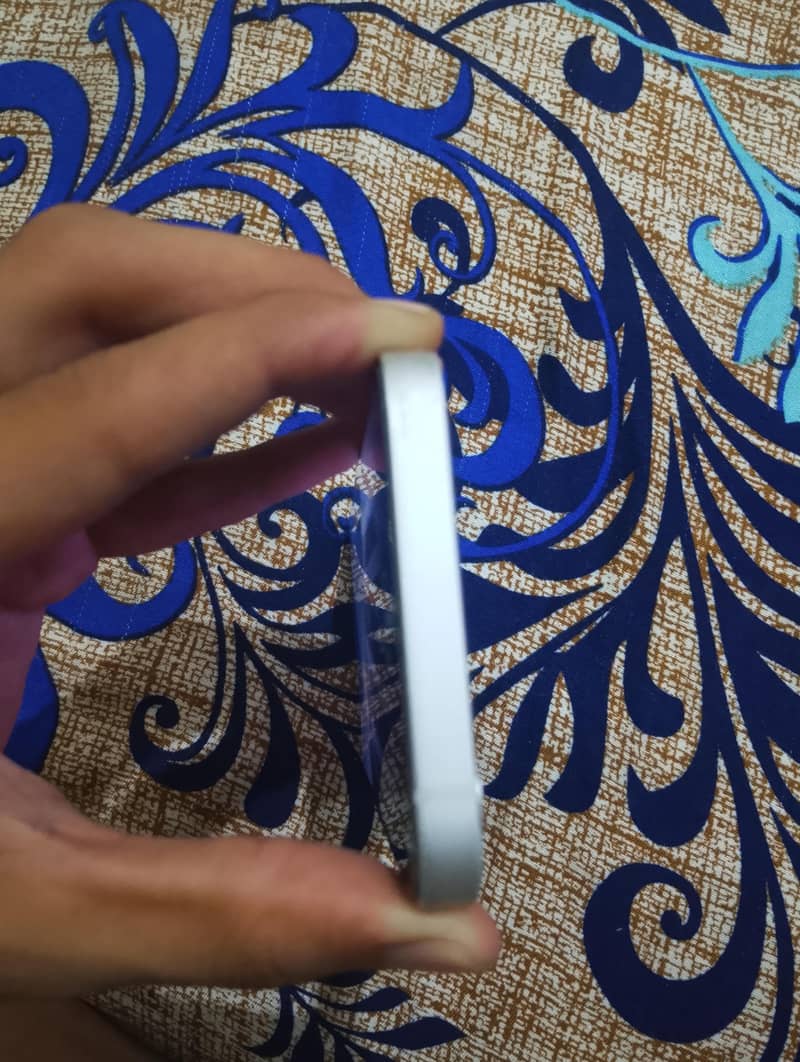 Apple iPhone 12 4