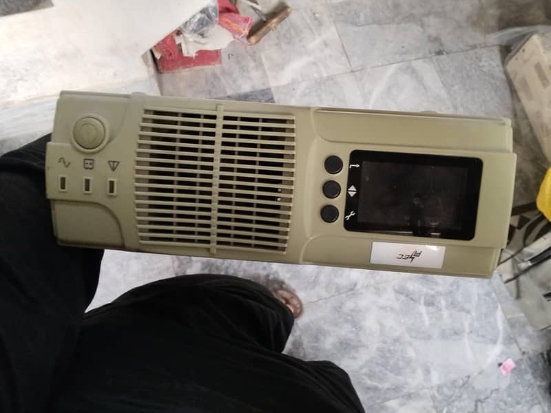 UPS 800W 4