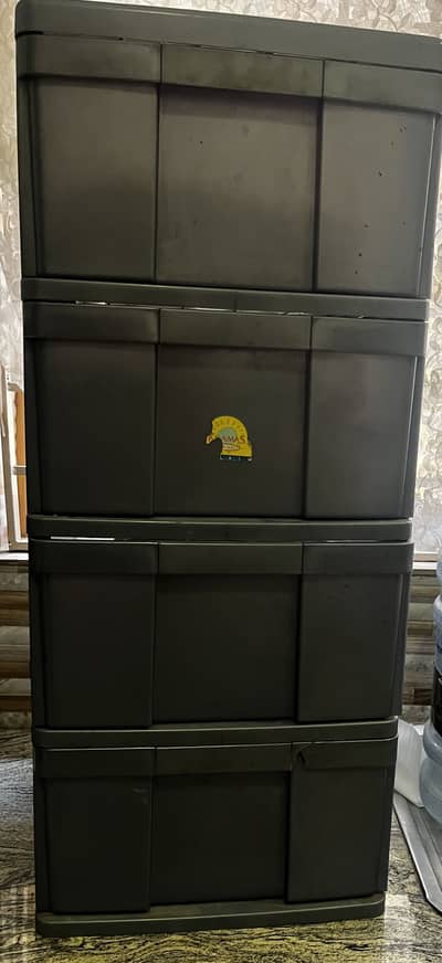 Kitchen moveable baskets with drawers
