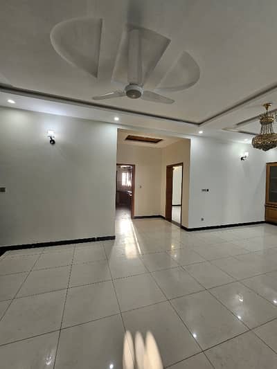 10 Marla Upper Portion With All Basic Necessities