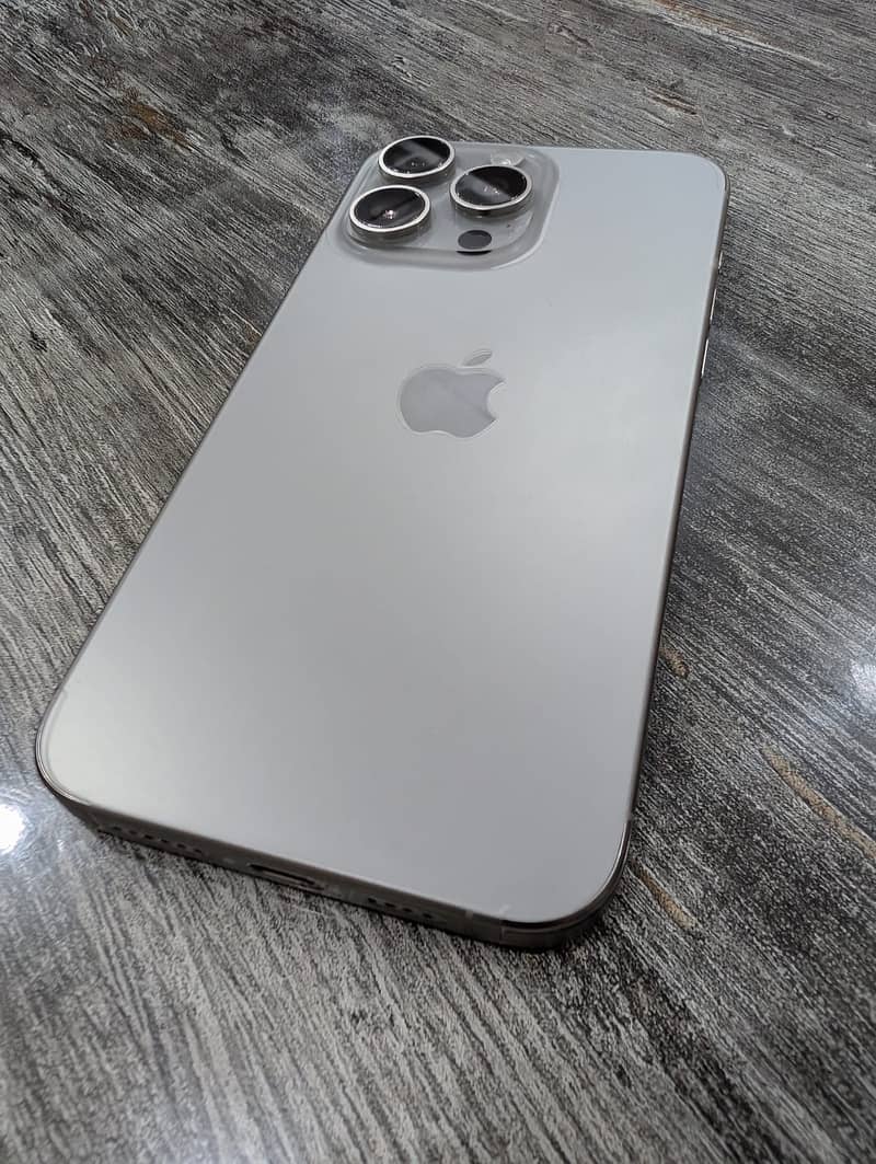 Apple iPhone 15 Pro Max 0