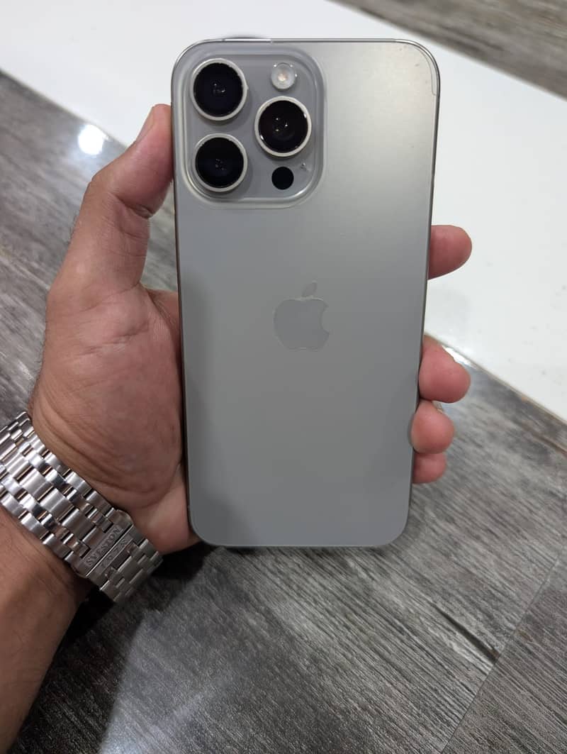 Apple iPhone 15 Pro Max 1
