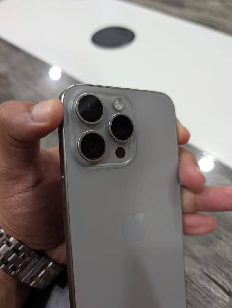 Apple iPhone 15 Pro Max 6