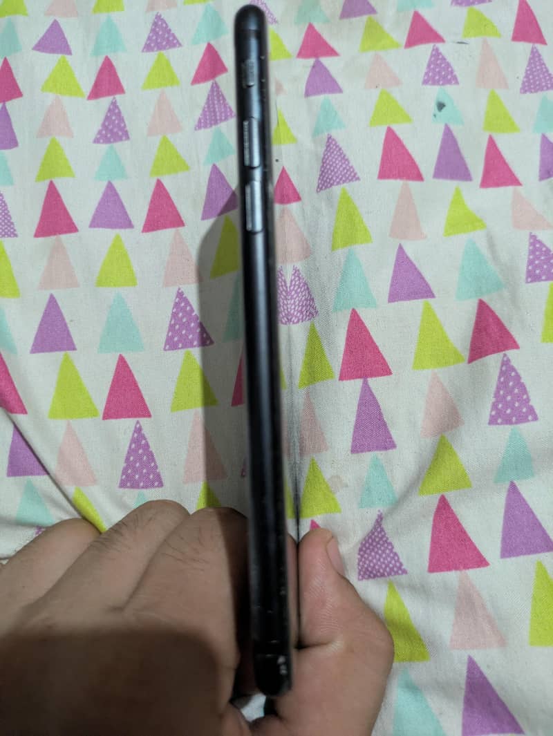 Apple iPhone 7 2