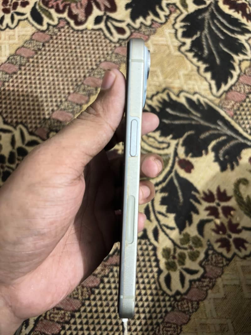 Apple iPhone 15 3