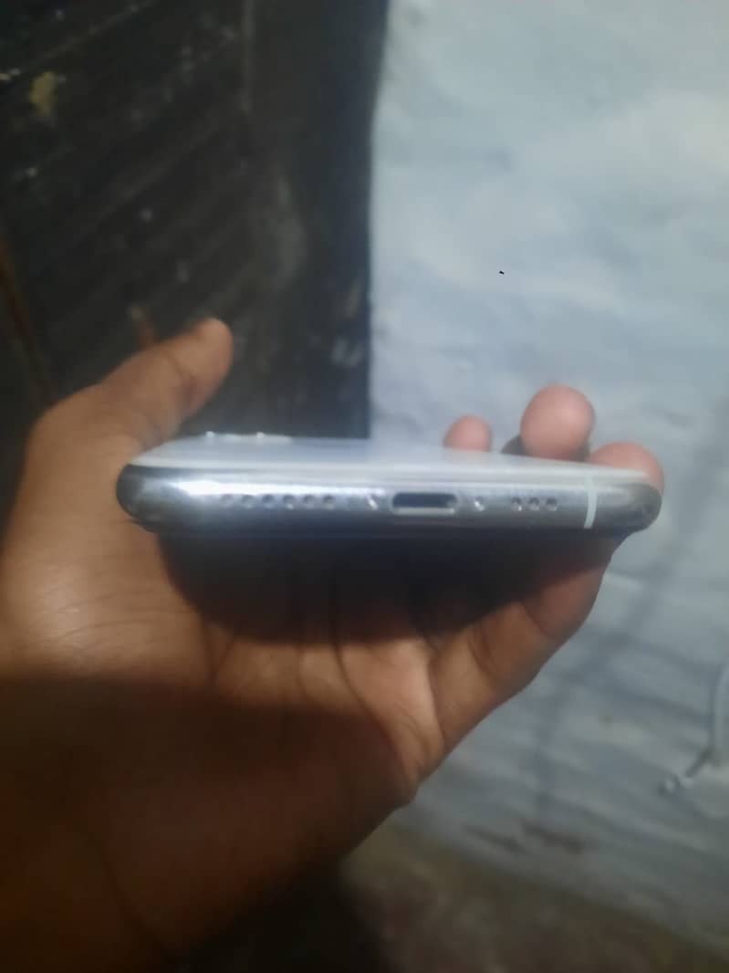 Apple iPhone 11 Pro 1