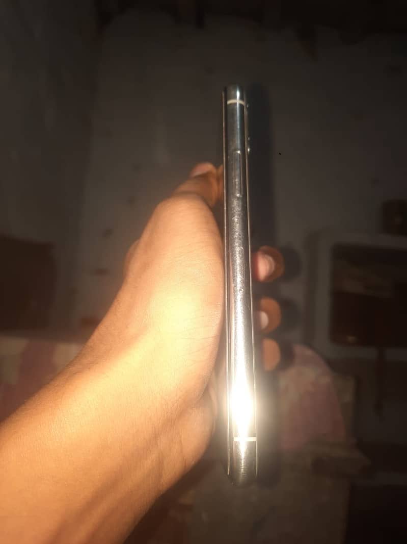 Apple iPhone 11 Pro 2