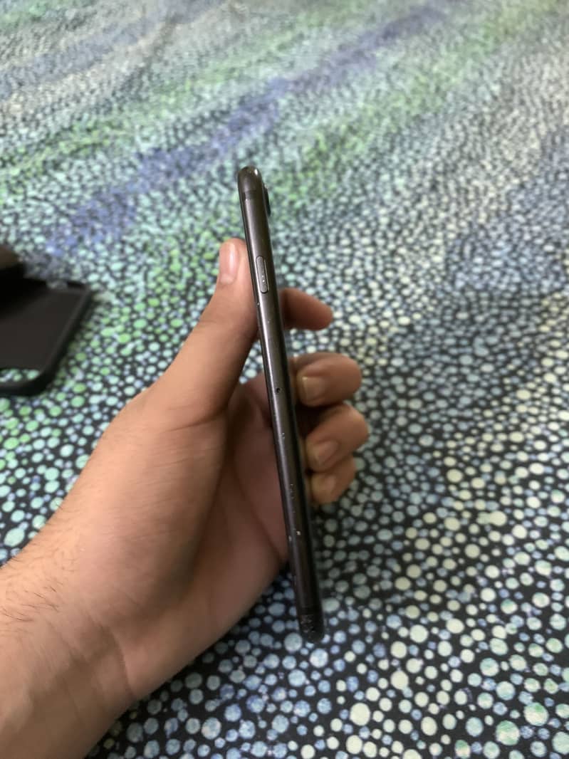 Apple iPhone 7 1