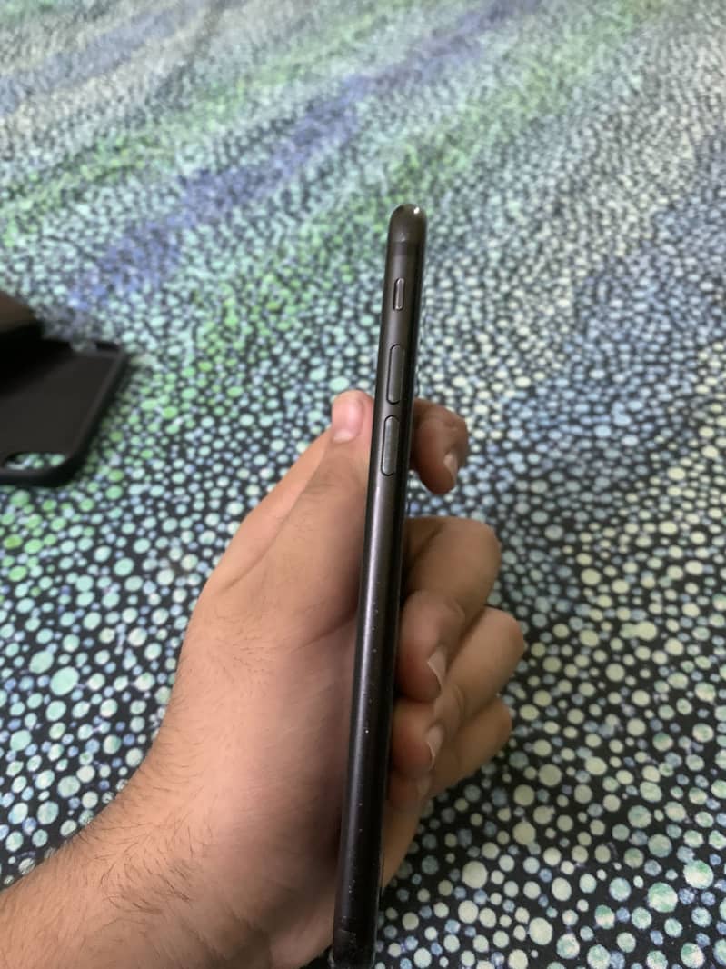 Apple iPhone 7 2