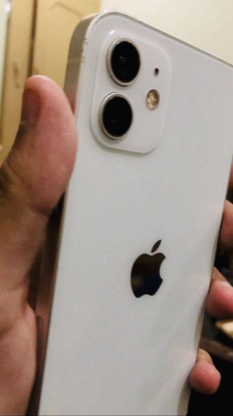 Apple iPhone 12 6