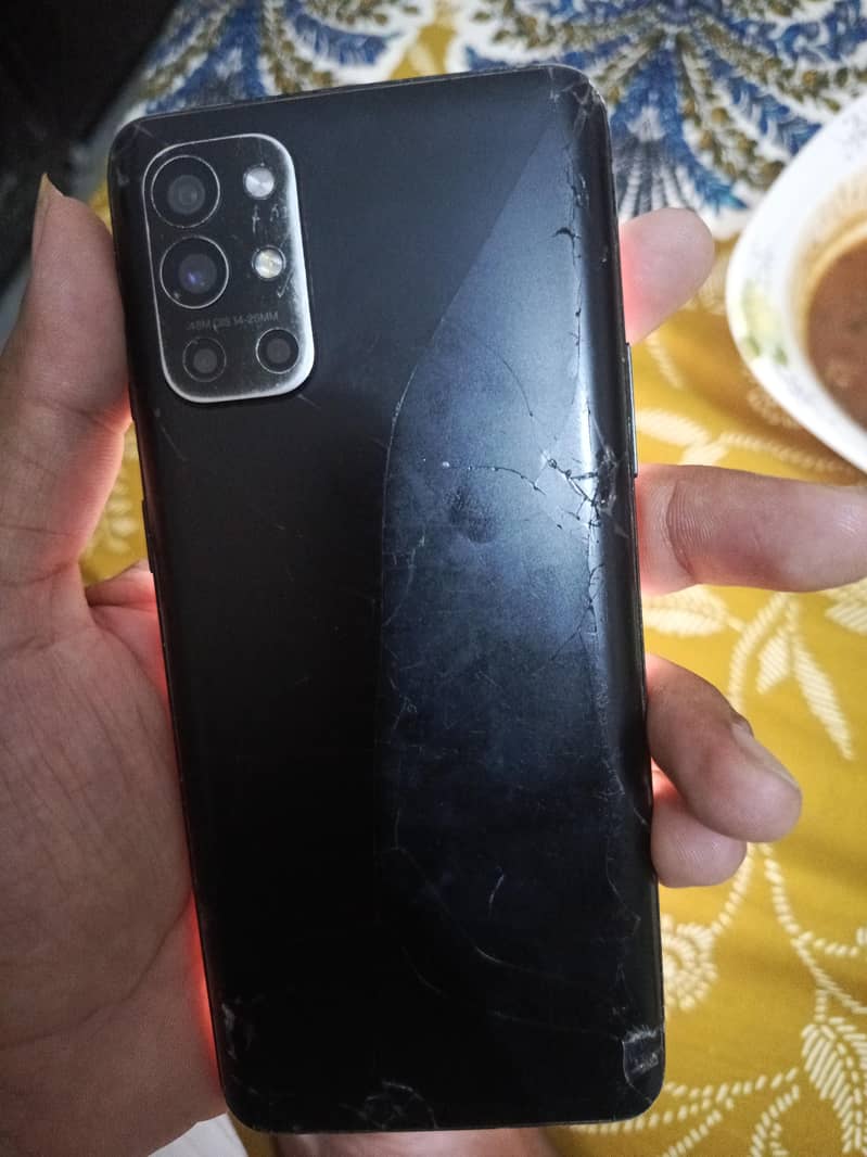 One Plus 9R 1