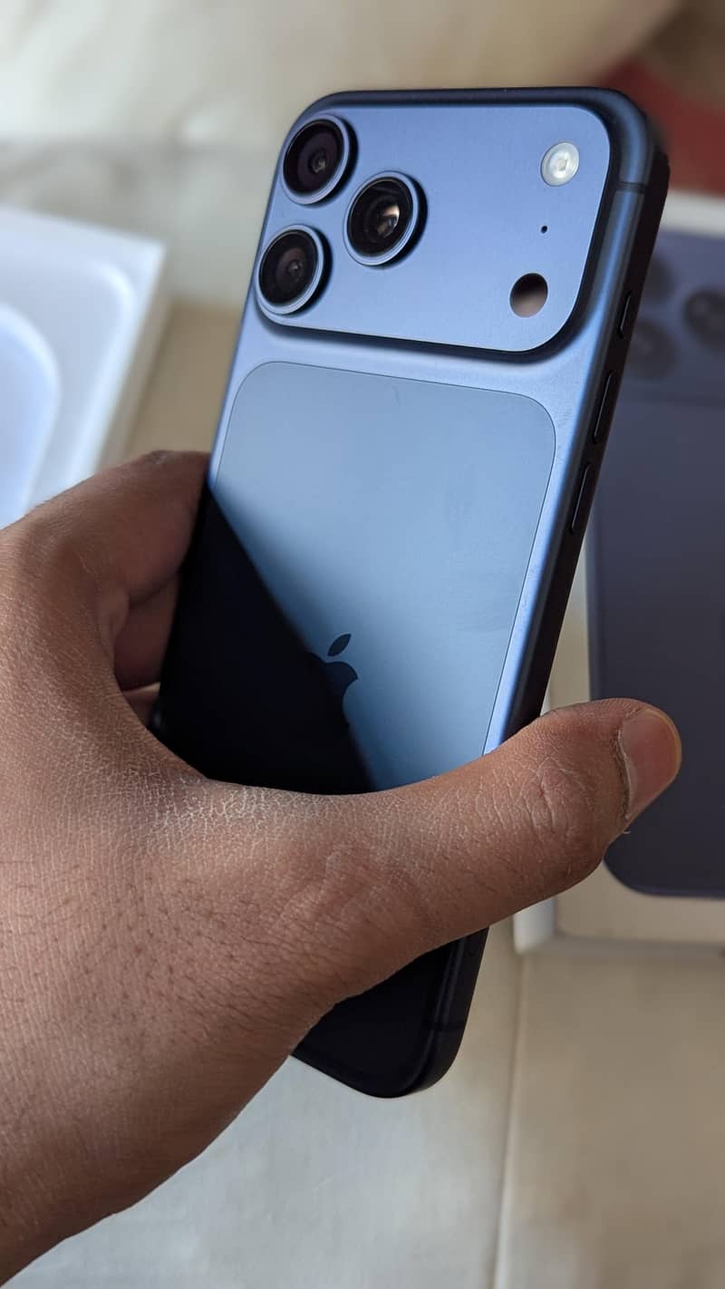 Apple iPhone 17 Pro Max 1