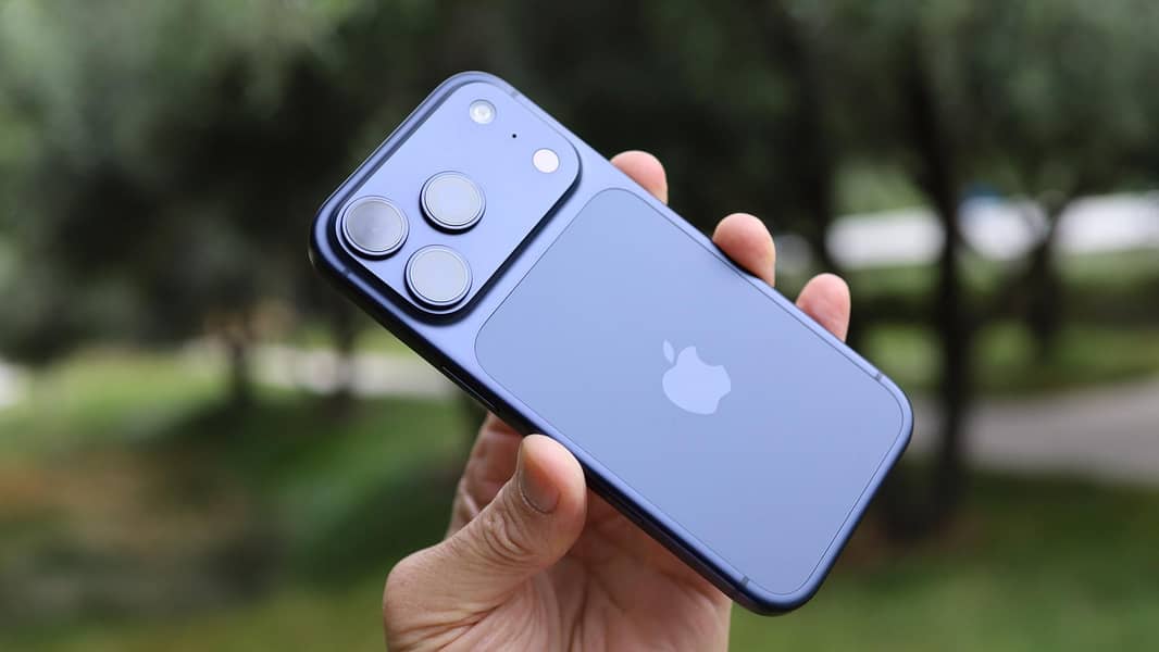 Apple iPhone 17 Pro Max 12