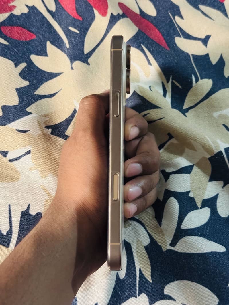 iPhone 16 Pro Max 3