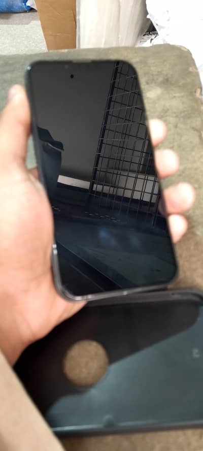 Apple iPhone 13