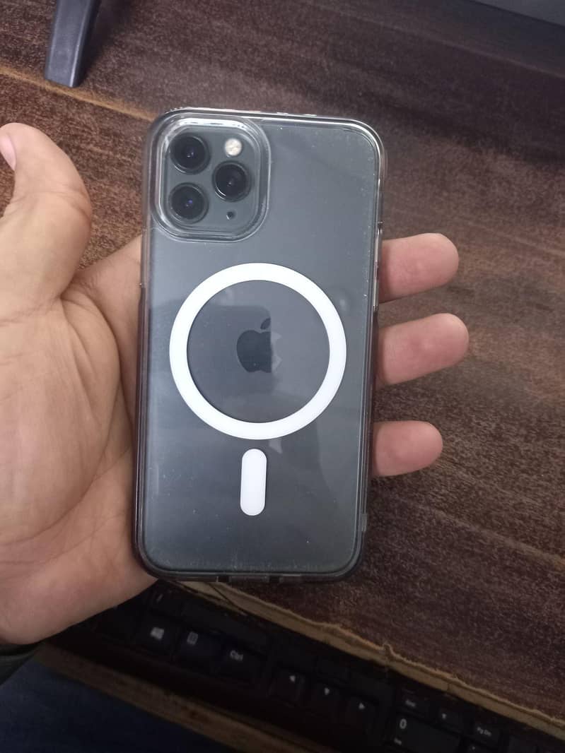 Apple iPhone 11 Pro 4