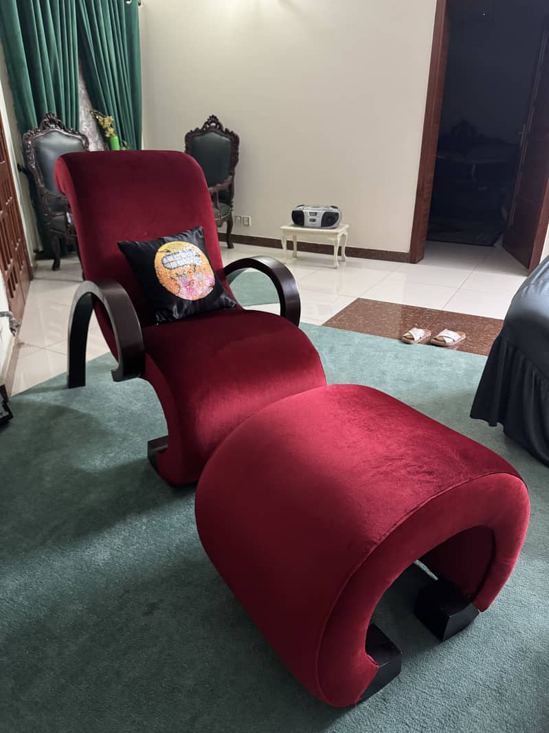 Sofa with ottoman 0