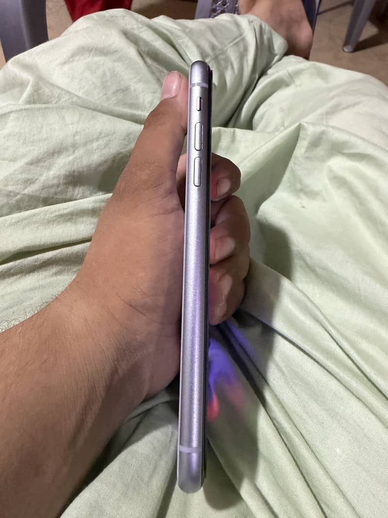 Apple iPhone 11 3