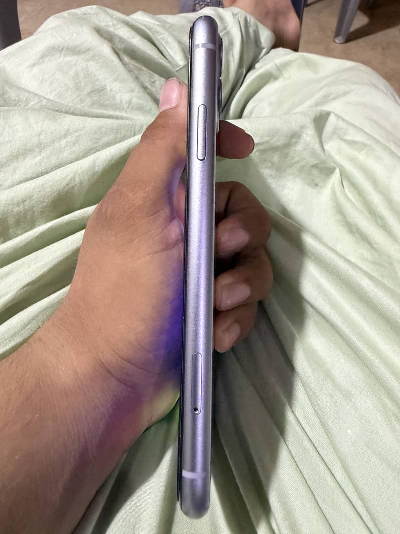Apple iPhone 11 4