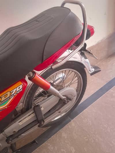 2020 model ha 70cc hai or bilkul ok bike hai koi masla wgyra nhi ha