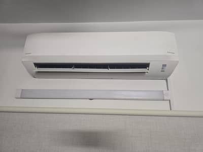 DAIKIN INVERTER SPLIT 1.5 TON