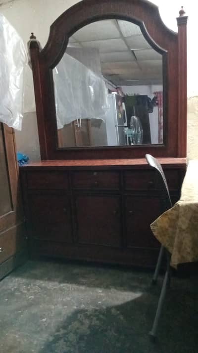 wooden drassing table