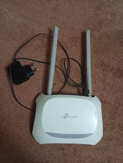 TP Link wifi router for sale with its own cable of about 50 ft