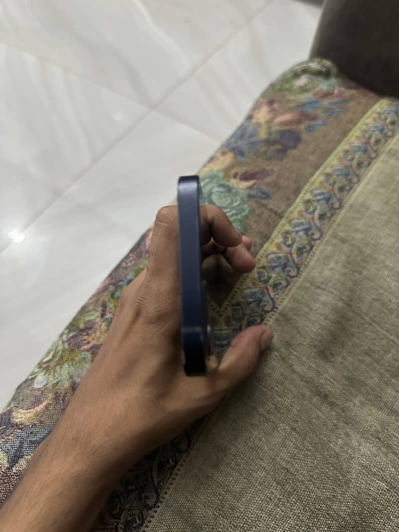 Apple iPhone 12 3