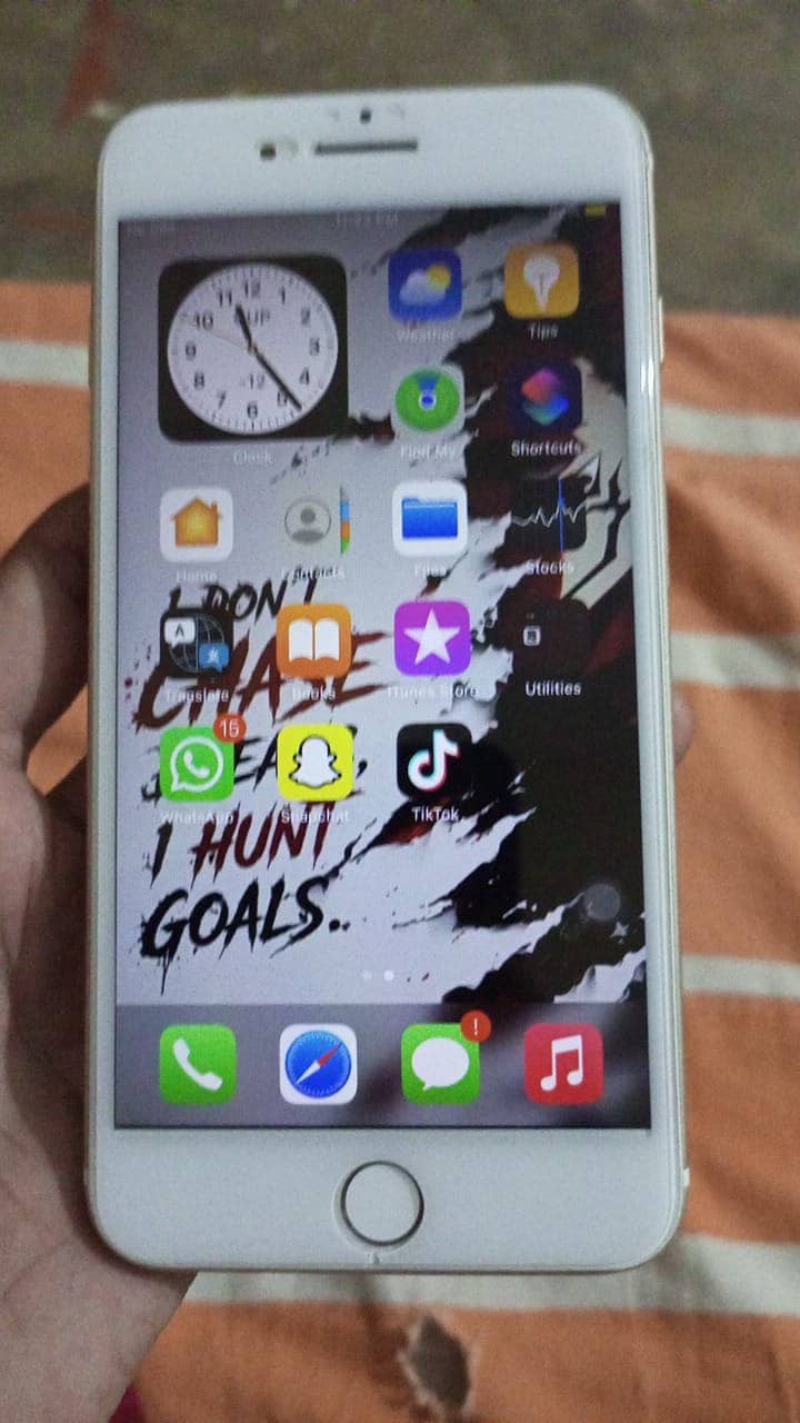 Apple iPhone 7 Plus 1