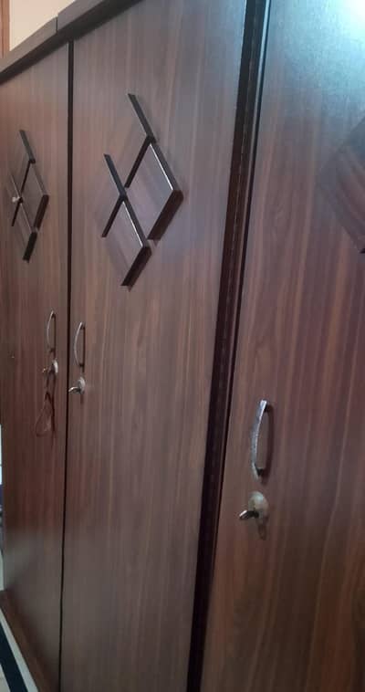 3 door wardrobe
