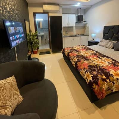 Daily basis weekly basis studio bedrooms fully furnished luxury apartments available for rent Gulberg greens Islamabad